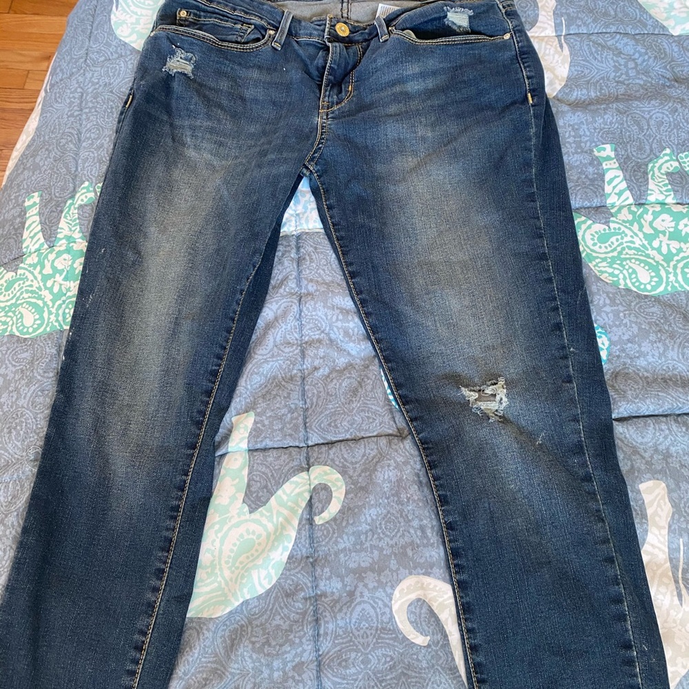 Low rise ripped skinny jeans